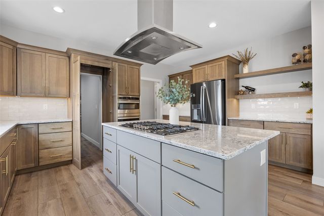 1244 Kona Cir, Coralville, IA 52241