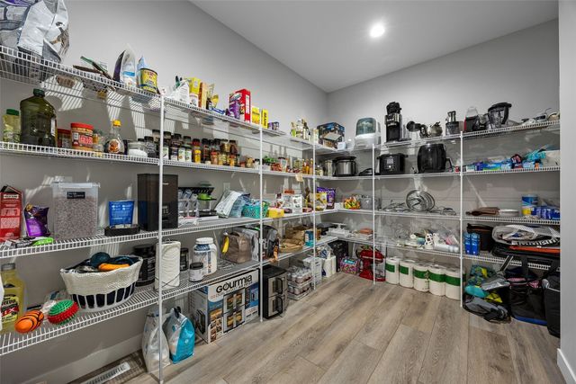 1244 Kona Cir, Coralville, IA 52241