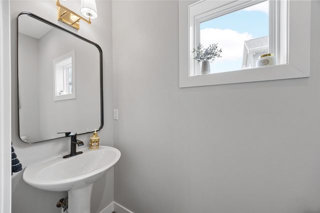 1244 Kona Cir, Coralville, IA 52241