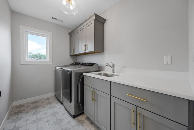 1244 Kona Cir, Coralville, IA 52241