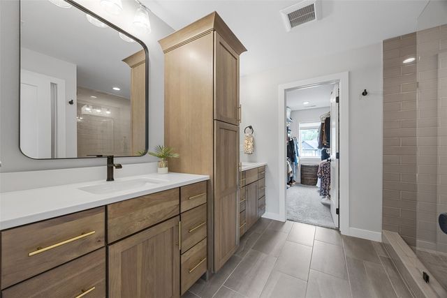 1244 Kona Cir, Coralville, IA 52241