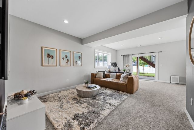 1244 Kona Cir, Coralville, IA 52241