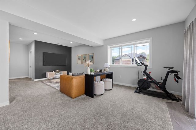 1244 Kona Cir, Coralville, IA 52241