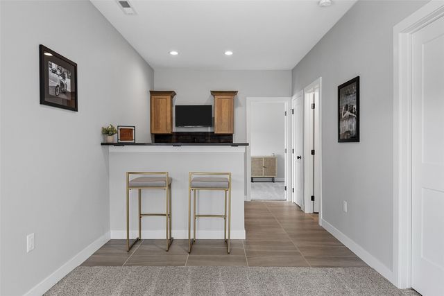 1244 Kona Cir, Coralville, IA 52241
