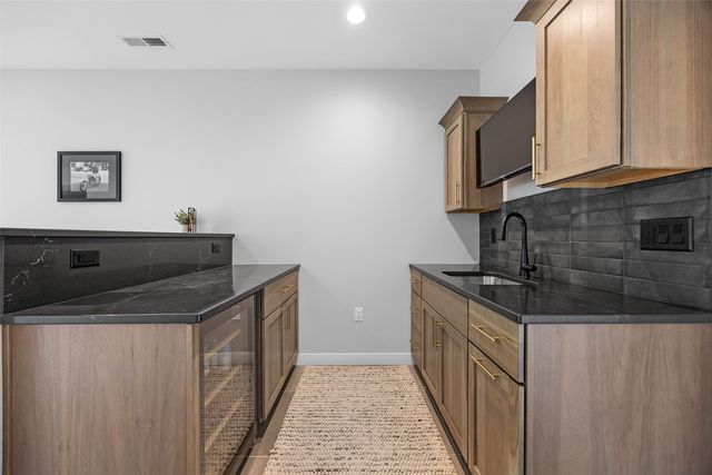 1244 Kona Cir, Coralville, IA 52241
