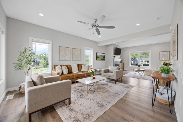1244 Kona Cir, Coralville, IA 52241