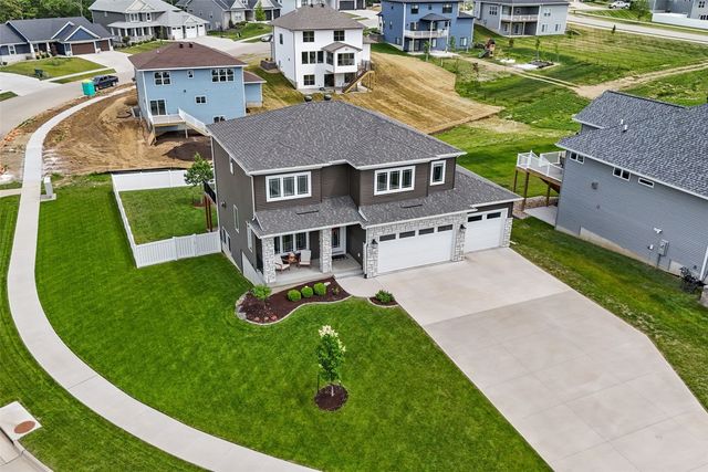1244 Kona Cir, Coralville, IA 52241