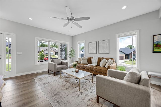 1244 Kona Cir, Coralville, IA 52241