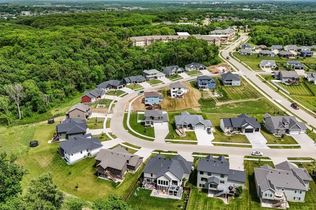 1244 Kona Cir, Coralville, IA 52241