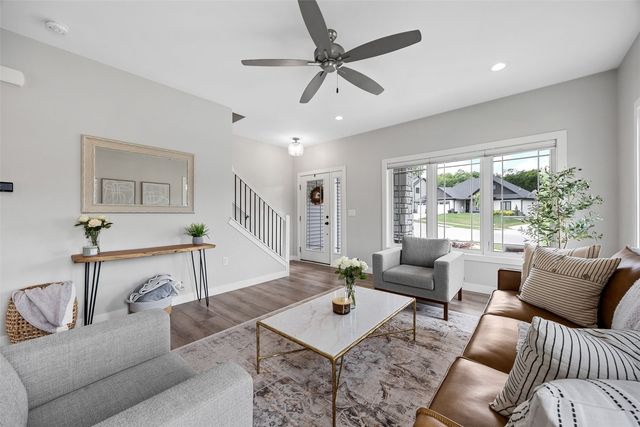 1244 Kona Cir, Coralville, IA 52241