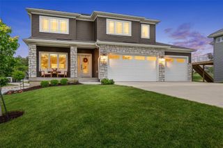 1244 Kona Cir, Coralville, IA 52241