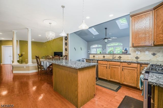 30 Rue Chagall, Franklin Twp., NJ 08873