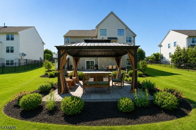 30 Rue Chagall, Franklin Twp., NJ 08873