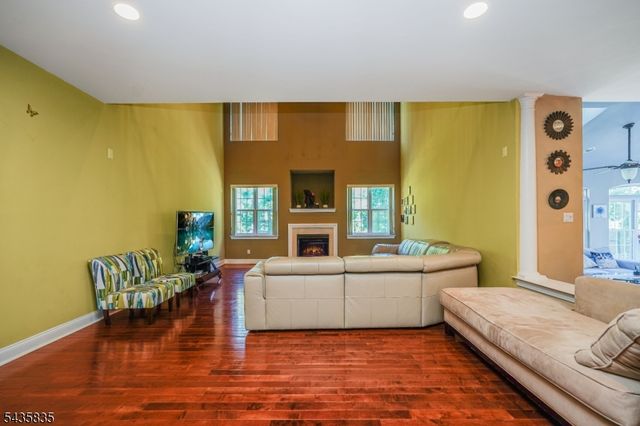30 Rue Chagall, Franklin Twp., NJ 08873