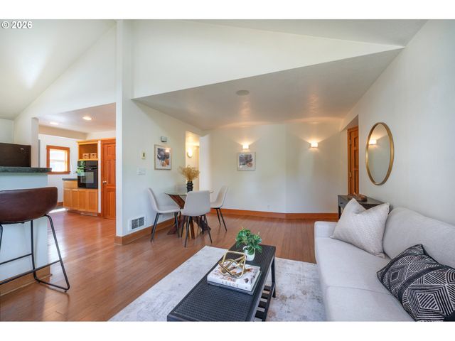 1843 MOSS St, Eugene, OR 97403