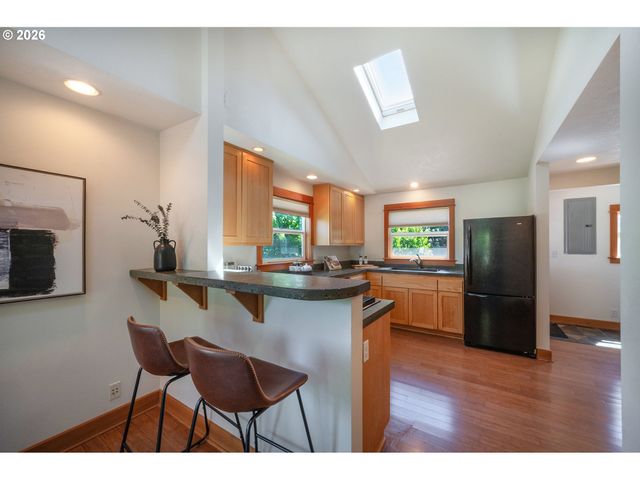 1843 MOSS St, Eugene, OR 97403