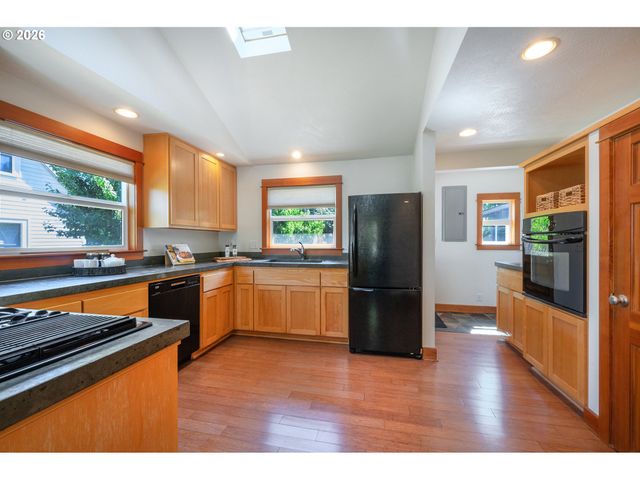 1843 MOSS St, Eugene, OR 97403