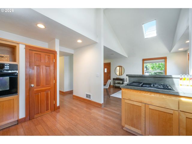 1843 MOSS St, Eugene, OR 97403