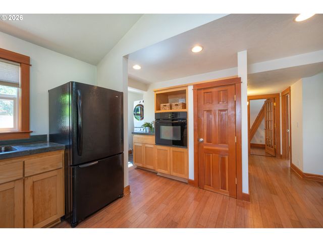1843 MOSS St, Eugene, OR 97403