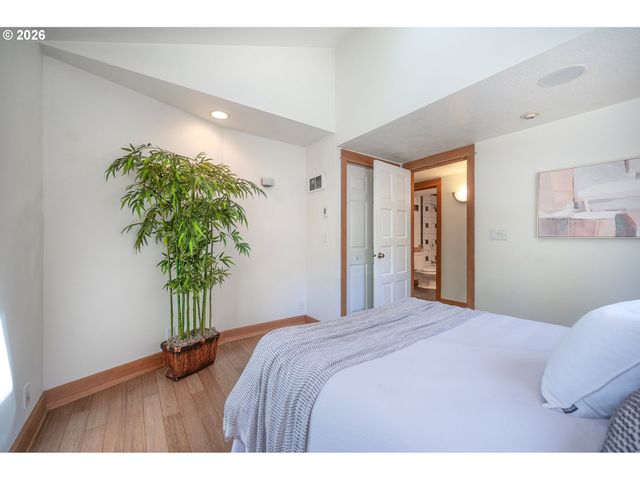 1843 MOSS St, Eugene, OR 97403