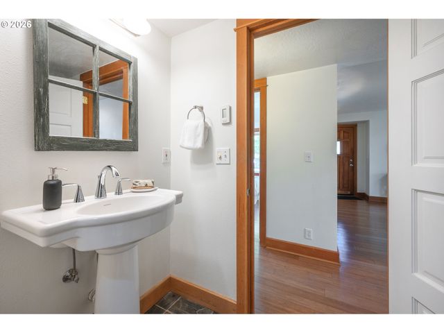 1843 MOSS St, Eugene, OR 97403