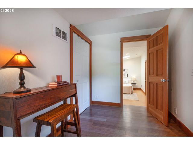 1843 MOSS St, Eugene, OR 97403