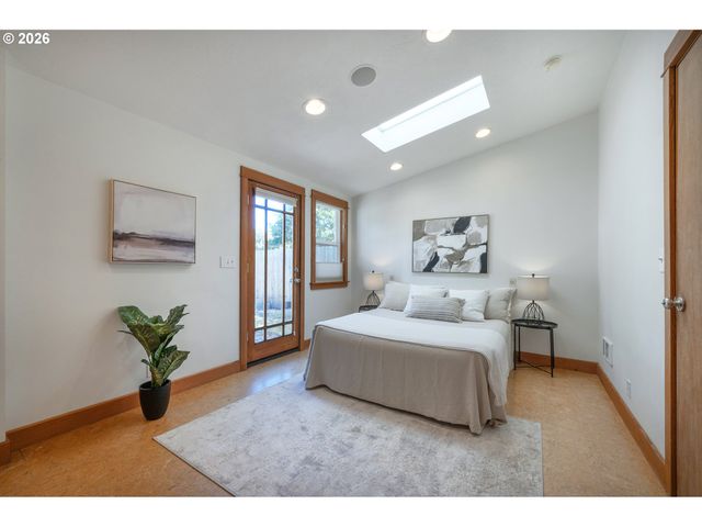 1843 MOSS St, Eugene, OR 97403