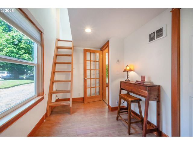 1843 MOSS St, Eugene, OR 97403