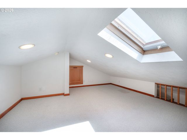 1843 MOSS St, Eugene, OR 97403