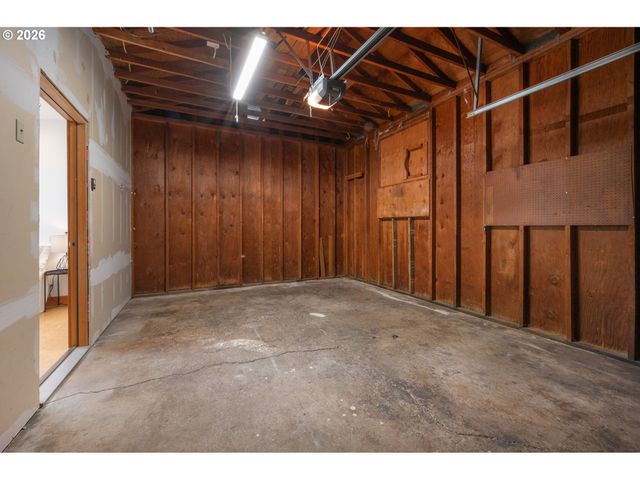 1843 MOSS St, Eugene, OR 97403