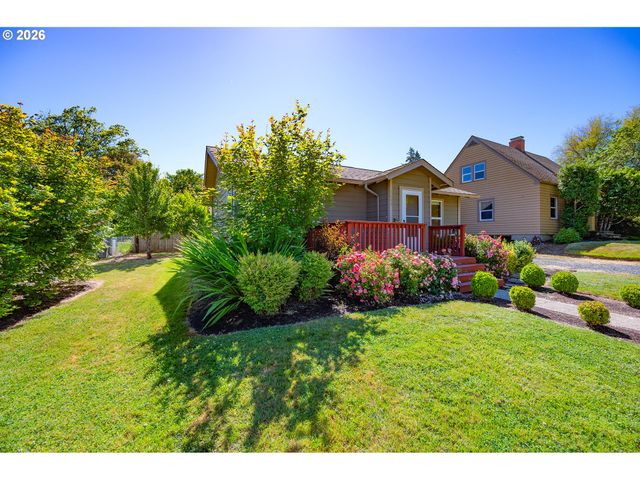 1843 MOSS St, Eugene, OR 97403