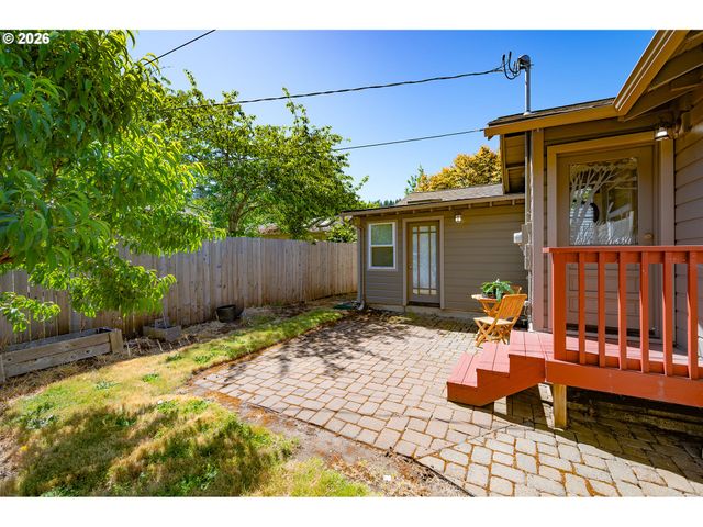 1843 MOSS St, Eugene, OR 97403