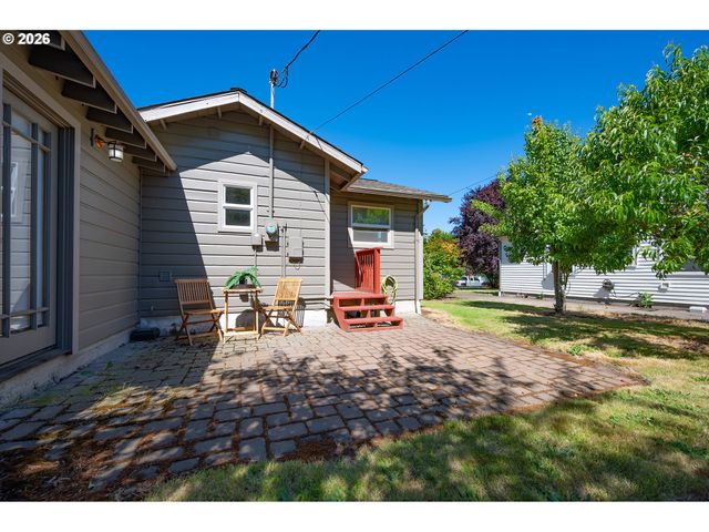 1843 MOSS St, Eugene, OR 97403