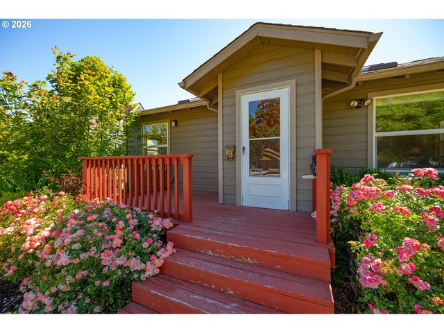 1843 MOSS St, Eugene, OR 97403