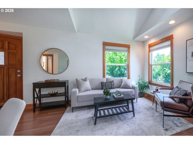 1843 MOSS St, Eugene, OR 97403