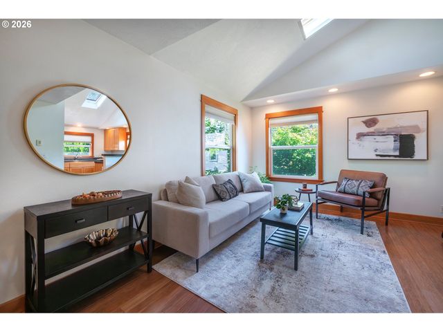 1843 MOSS St, Eugene, OR 97403