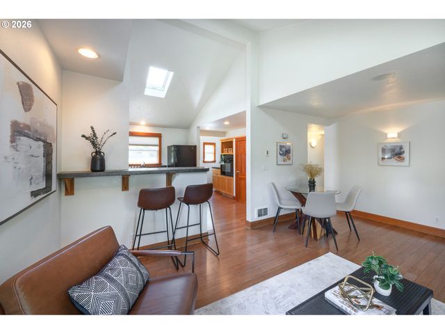 1843 MOSS St, Eugene, OR 97403