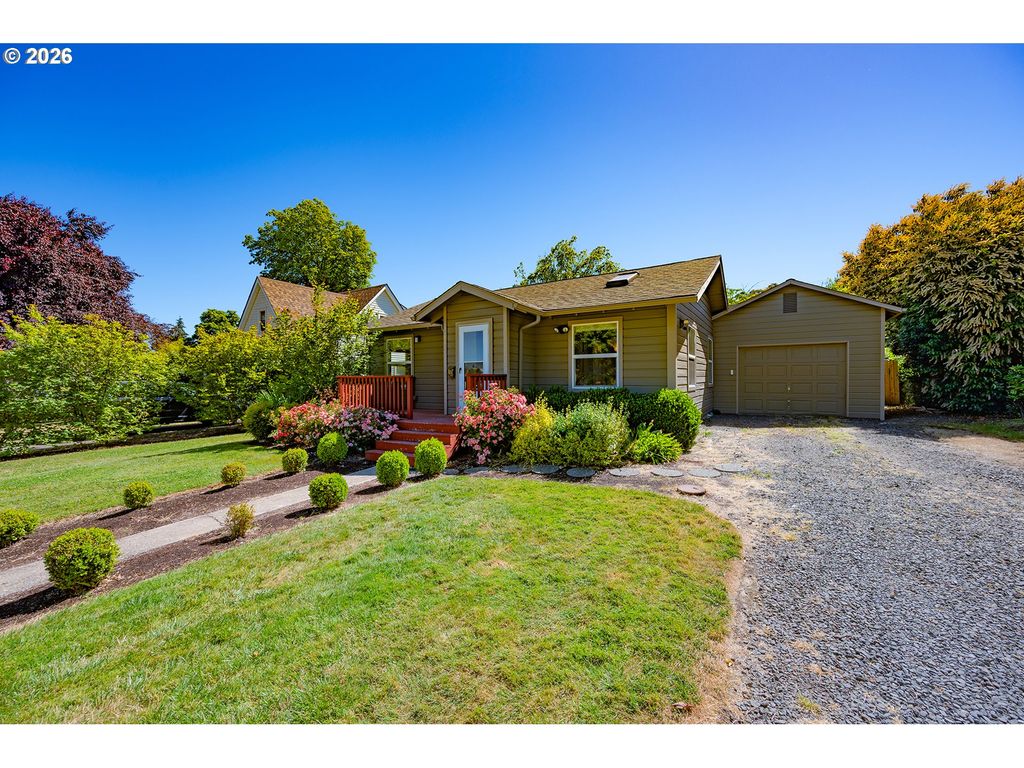 1843 MOSS St, Eugene, OR 97403
