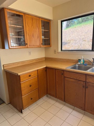 670 Stone House Rd, Auburn, CA 95603