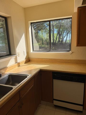 670 Stone House Rd, Auburn, CA 95603