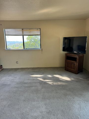 670 Stone House Rd, Auburn, CA 95603