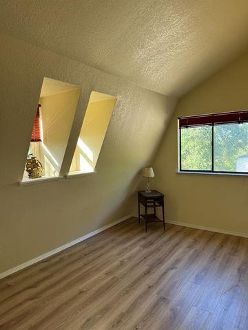 670 Stone House Rd, Auburn, CA 95603