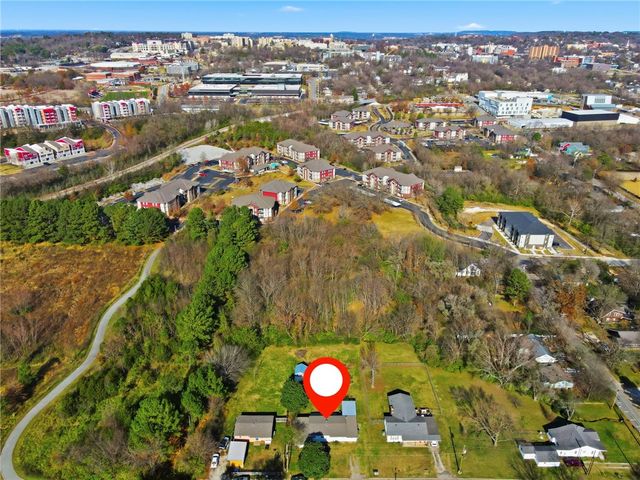 902 W 12th Street, Fayetteville, AR 72701