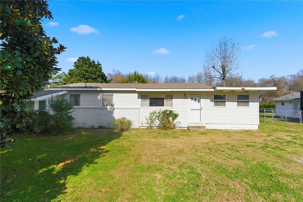 902 W 12th Street, Fayetteville, AR 72701