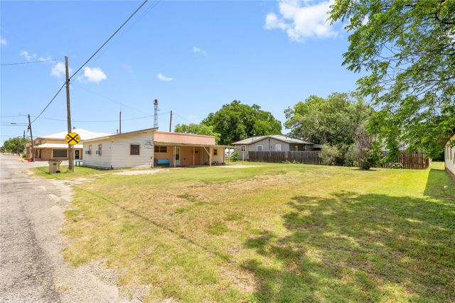201 S First Street, Bangs, TX 76823