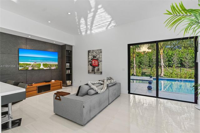 16773 S Botaniko Dr S, Weston, FL 33326