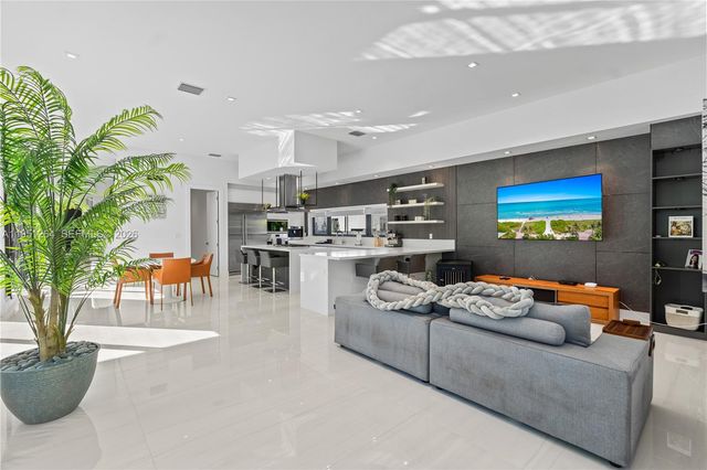 16773 S Botaniko Dr S, Weston, FL 33326