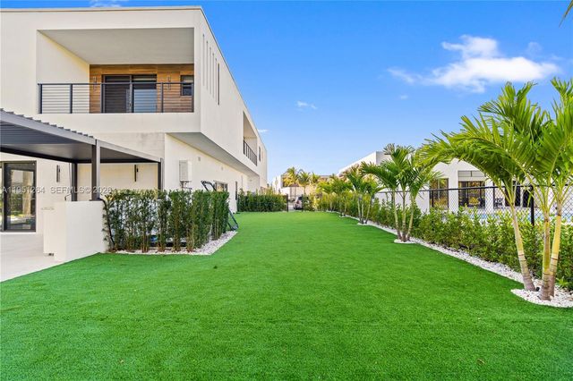 16773 S Botaniko Dr S, Weston, FL 33326