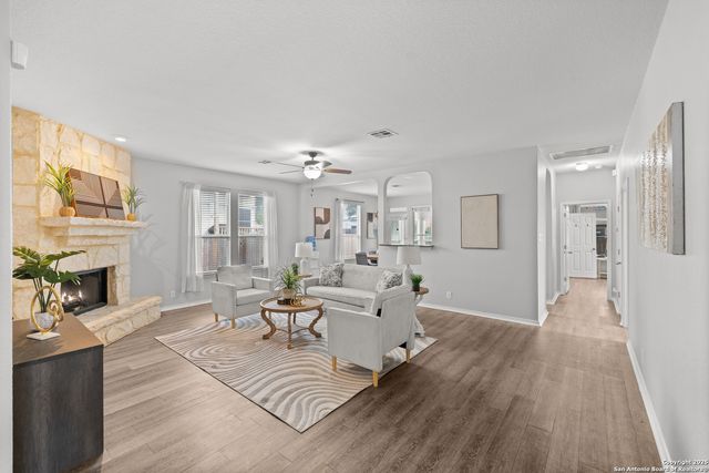 704 Hightrail, Schertz, TX 78108