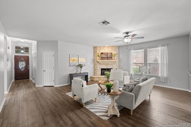704 Hightrail, Schertz, TX 78108